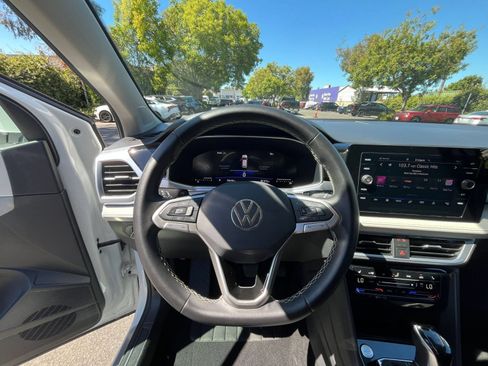 Used 2026 Volkswagen Taos SE AWD/4WD image 30