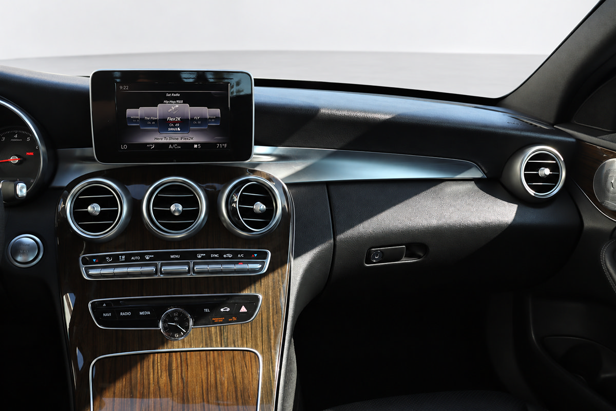 Used 2018 Mercedes-Benz C 300 4MATIC Sedan w/ Premium Package image 31