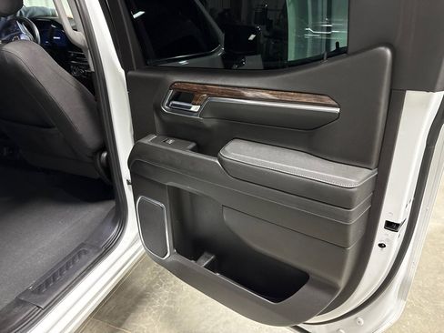 Used 2024 GMC Sierra 1500 SLE image 11