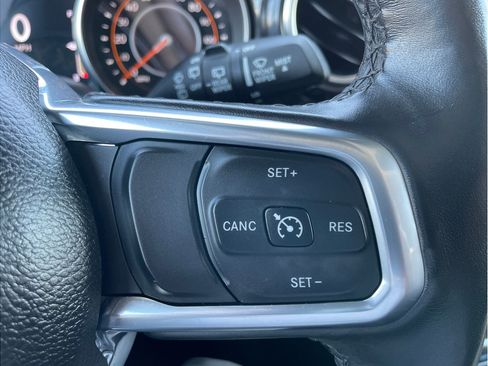 Used 2022 Jeep Wrangler Unlimited Sahara AWD/4WD image 26