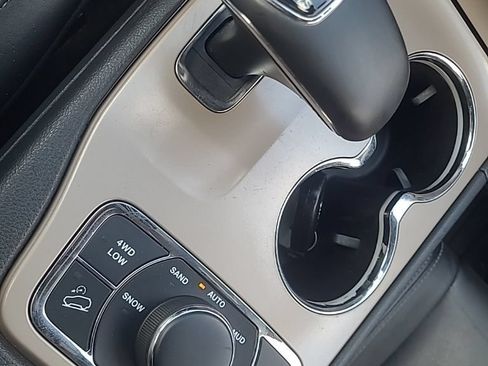 Used 2015 Jeep Grand Cherokee Limited AWD/4WD image 25