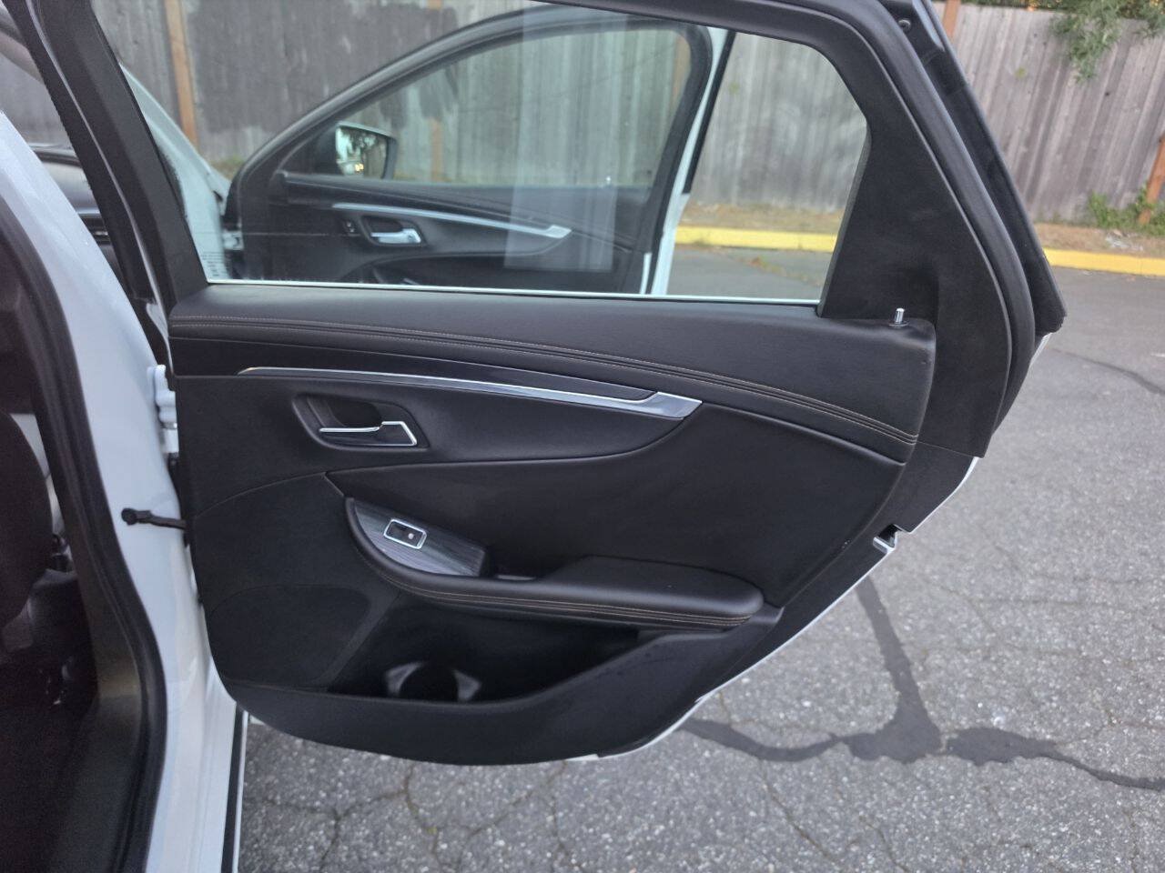 Used 2016 Chevrolet Impala LT FWD image 38