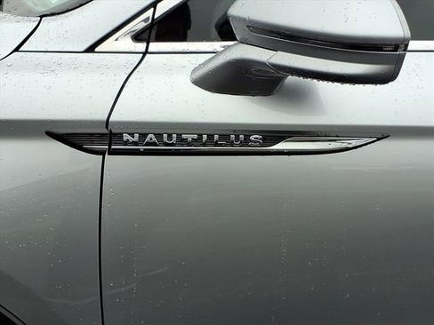 Used 2021 Lincoln Nautilus Reserve image 26