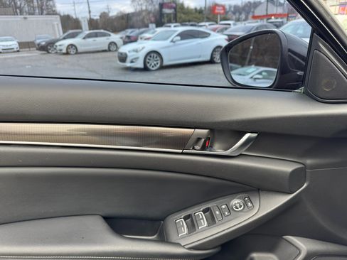 Used 2018 Honda Accord Sport image 9