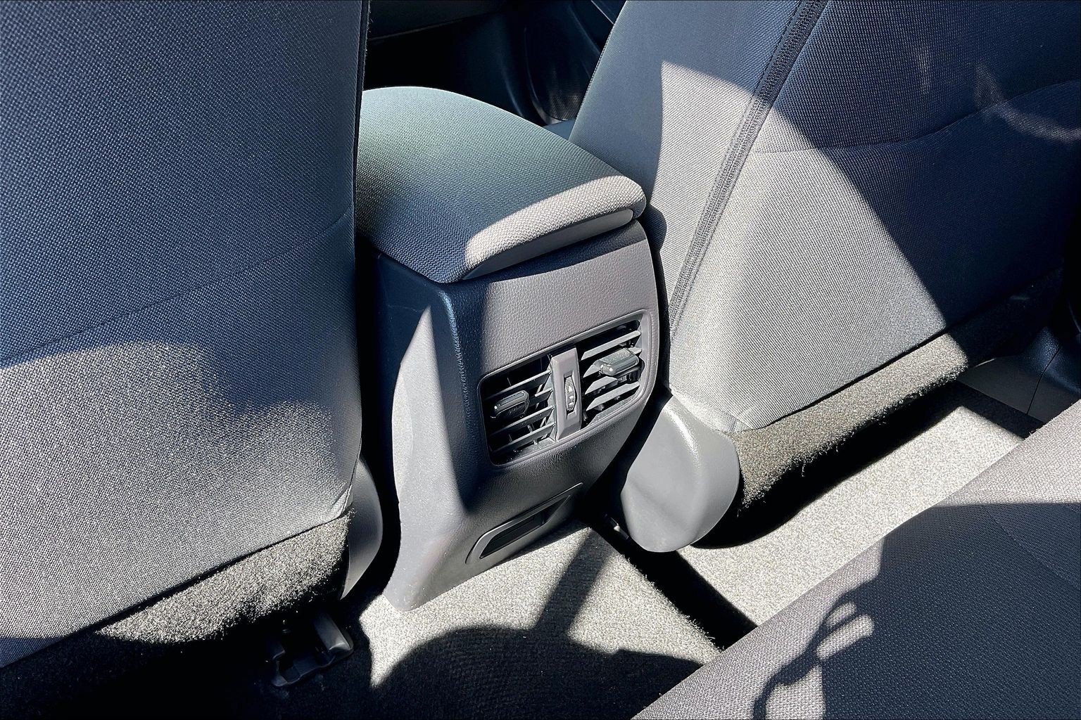 Used 2025 Toyota Corolla Cross LE AWD/4WD image 39