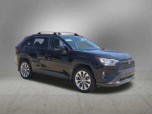 Used 2020 Toyota RAV4 XLE Premium FWD image 8