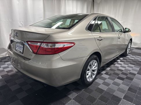 Used 2015 Toyota Camry LE image 6