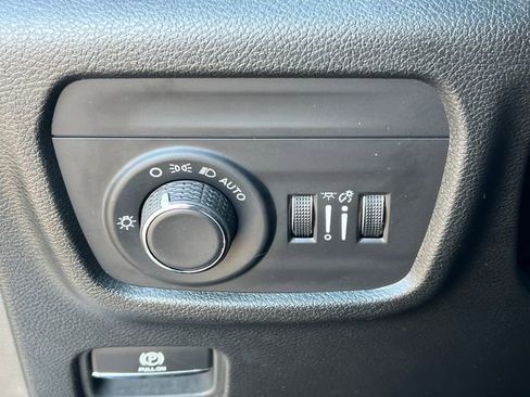 Used 2025 Jeep Grand Cherokee Altitude image 18