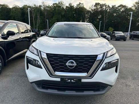 Used 2023 Nissan Rogue S AWD/4WD image 2