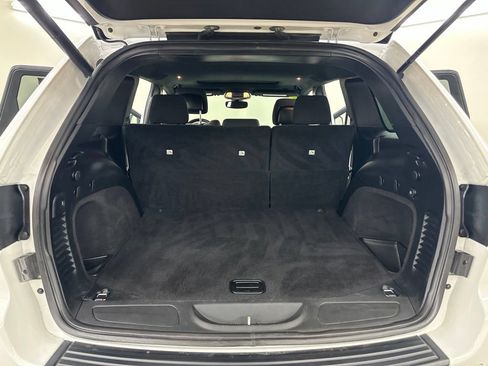 Used 2019 Jeep Grand Cherokee Laredo AWD/4WD image 30