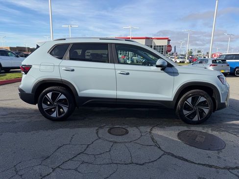 New 2026 Volkswagen Taos SE image 7