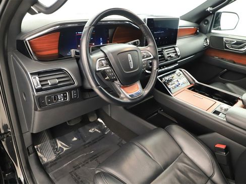 Used 2024 Lincoln Navigator Reserve image 15