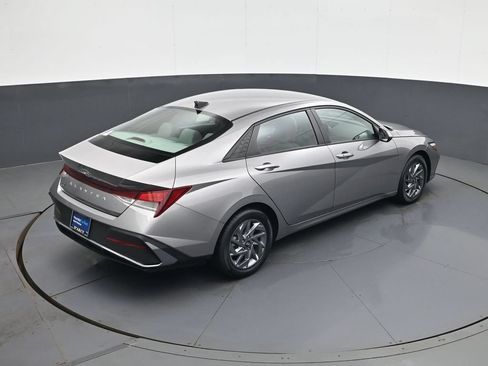 Certified 2024 Hyundai Elantra SEL FWD image 18