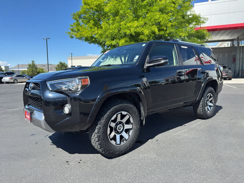 Used 2018 Toyota 4Runner TRD Off-Road Premium AWD/4WD image 5