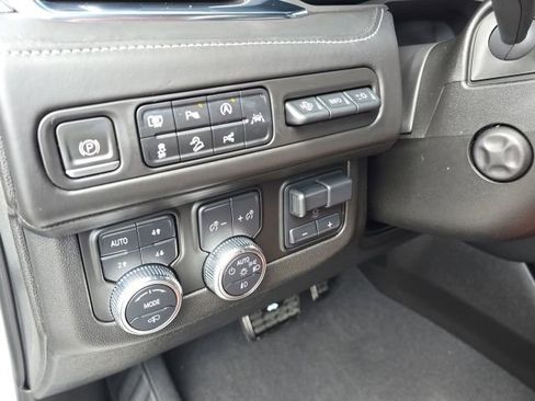 Used 2023 GMC Yukon Denali Ultimate AWD/4WD image 30