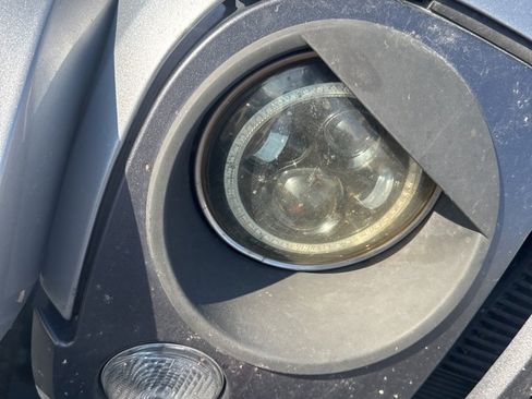 Used 2016 Jeep Wrangler Unlimited Sport image 3