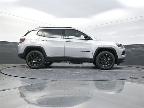 New 2026 Jeep Compass Latitude image 24