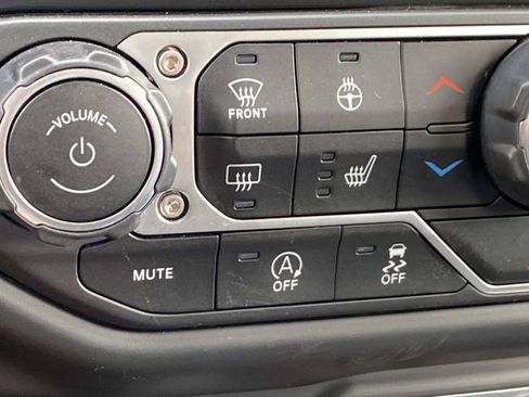 Used 2022 Jeep Wrangler Unlimited Sahara w/ Cold Weather Group AWD/4WD image 30