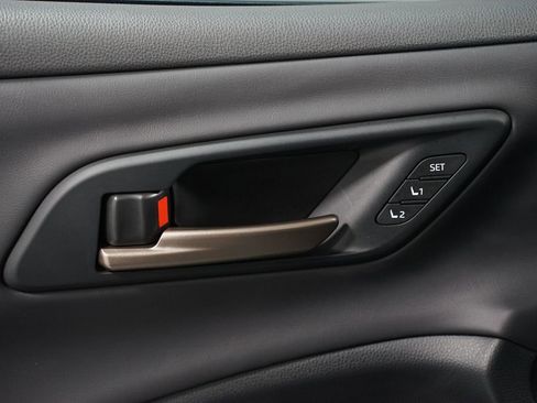 Used 2025 Toyota Crown Signia w/ Advanced Technology Package image 34