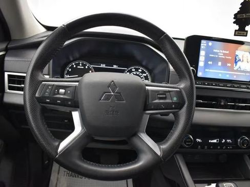Used 2024 Mitsubishi Outlander FWD image 20