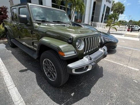 Used 2022 Jeep Gladiator Overland w/ LED Lighting Group AWD/4WD image 2