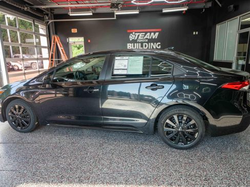 Used 2020 Toyota Corolla LE FWD image 2