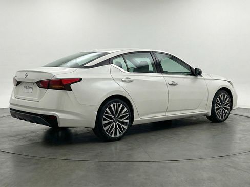 Used 2025 Nissan Altima 2.5 SV FWD image 9