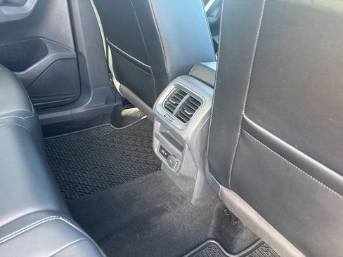 Used 2018 Volkswagen Tiguan SE w/ Panoramic Sunroof Package AWD/4WD image 14