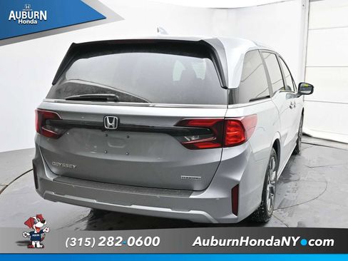 New 2026 Honda Odyssey Touring image 4