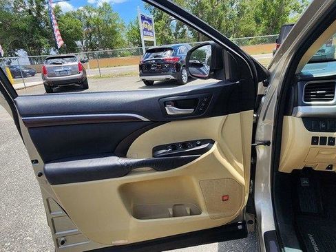Used 2016 Toyota Highlander Limited FWD image 16