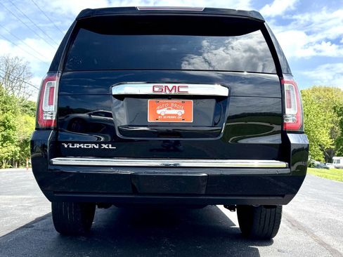 Used 2019 GMC Yukon XL Denali w/ Denali Ultimate Package AWD/4WD image 9