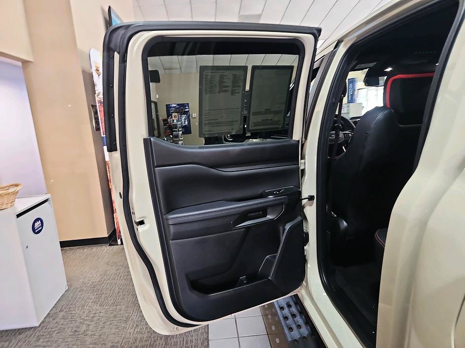 Used 2025 Ford Ranger Raptor AWD/4WD image 16