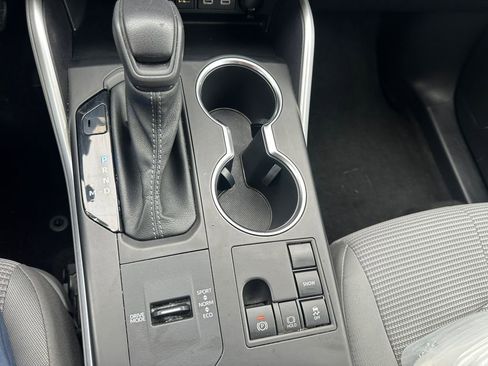 Certified 2023 Toyota Highlander L image 20