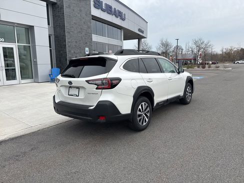 Used 2025 Subaru Outback Premium image 5