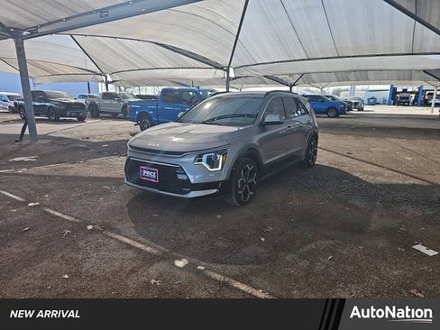 Used 2023 Kia Niro EX Touring image 1