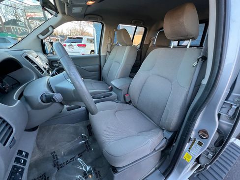Used 2016 Nissan Frontier SV image 11
