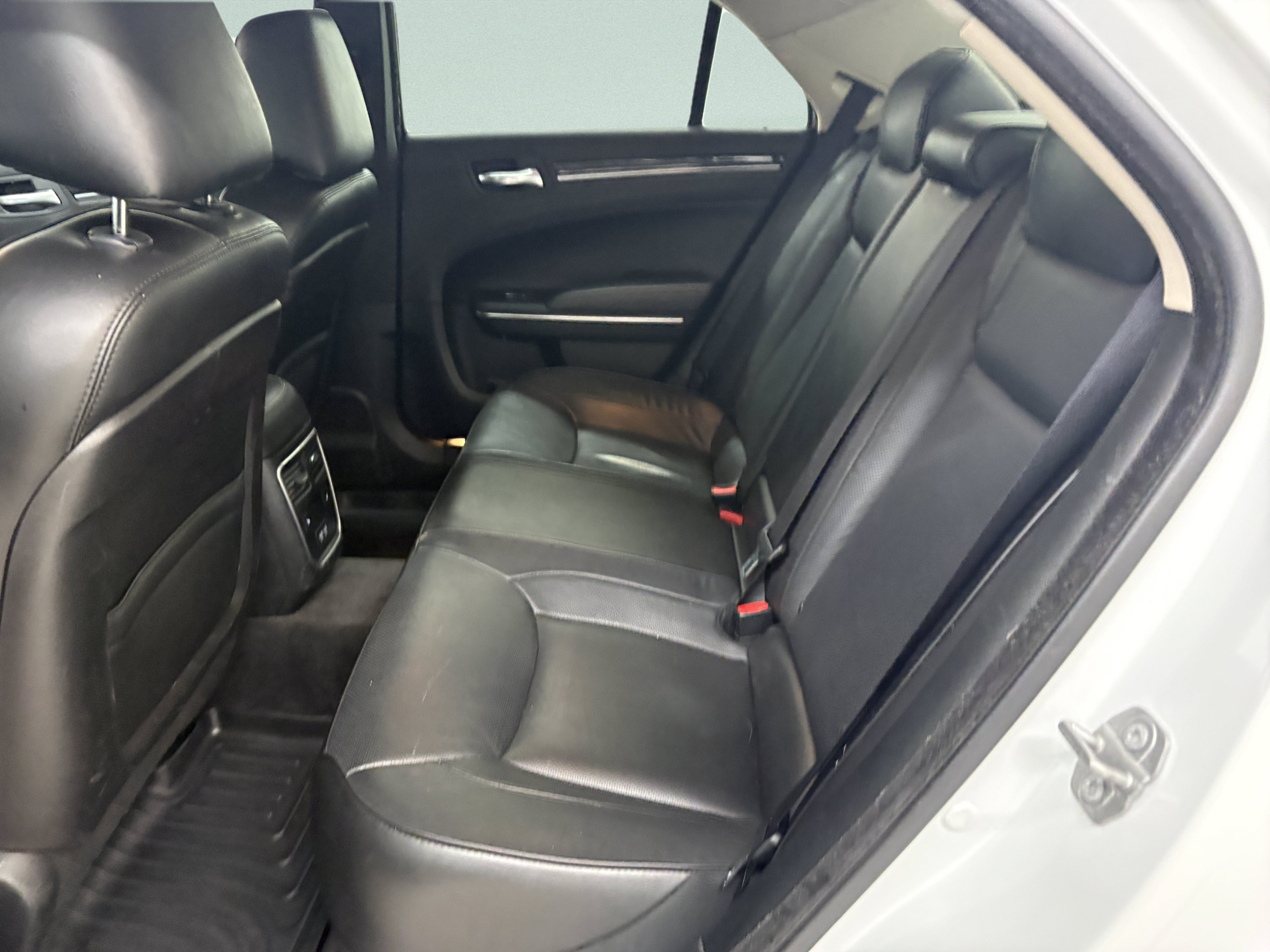 Used 2018 Chrysler 300 Limited AWD/4WD image 11