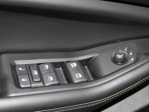 Used 2024 Jeep Grand Cherokee L Altitude AWD/4WD image 38