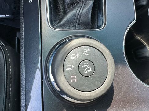 Used 2017 Ford Explorer Platinum image 29