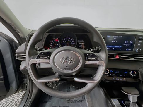Used 2022 Hyundai Elantra SEL image 18