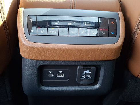 Used 2025 Nissan Pathfinder Platinum AWD/4WD image 14