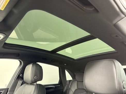 Certified 2025 Porsche Macan AWD/4WD image 42