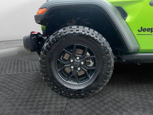 Used 2025 Jeep Wrangler Unlimited Sport AWD/4WD image 14