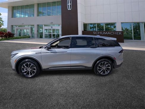 Certified 2025 Lincoln Nautilus Premier image 4