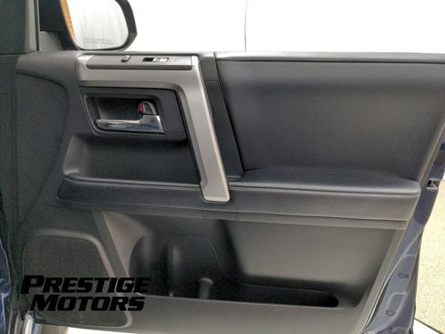 Used 2018 Toyota 4Runner Limited AWD/4WD image 30