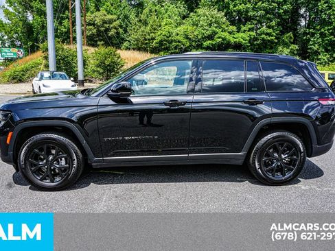 Used 2025 Jeep Grand Cherokee Altitude AWD/4WD image 6