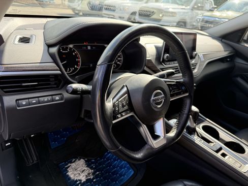 Used 2020 Nissan Altima 2.0 Platinum FWD image 13