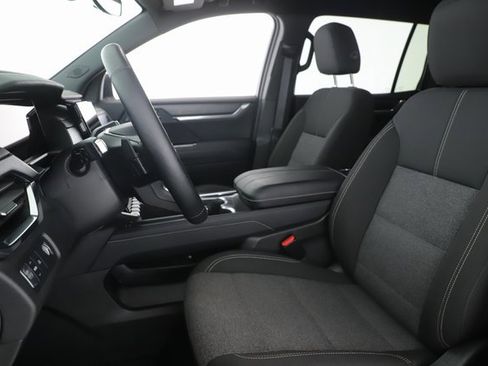 Used 2025 GMC Acadia Elevation image 13