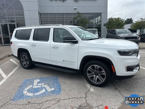 Used 2024 Jeep Wagoneer L Series II w/ Flexible Seating Group image 39