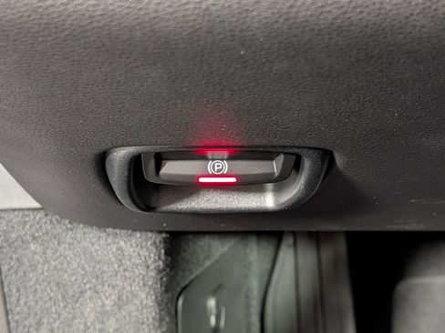 Used 2025 Porsche 718 Cayman image 33